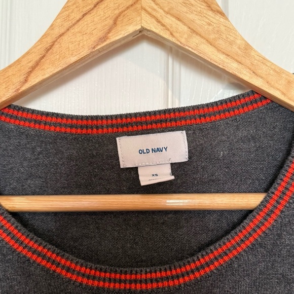 Old Navy Gray Heart Detail Crew Neck Sweater Long sleeve Top Knit - Picture 7 of 7